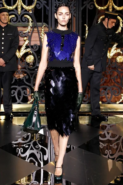 Look 50